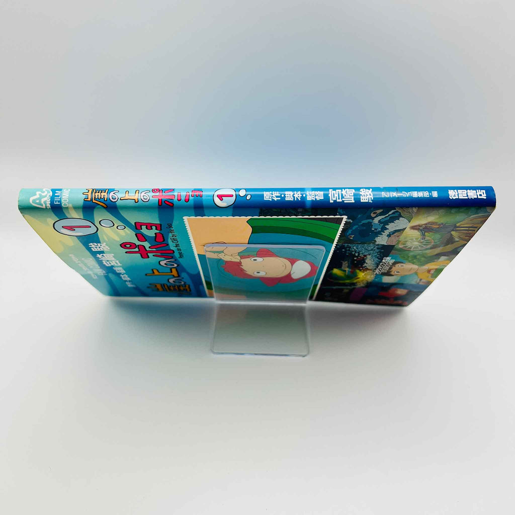 Ponyo on the Cliff by the Sea (Ghibli Anime Comics) - Volume 01